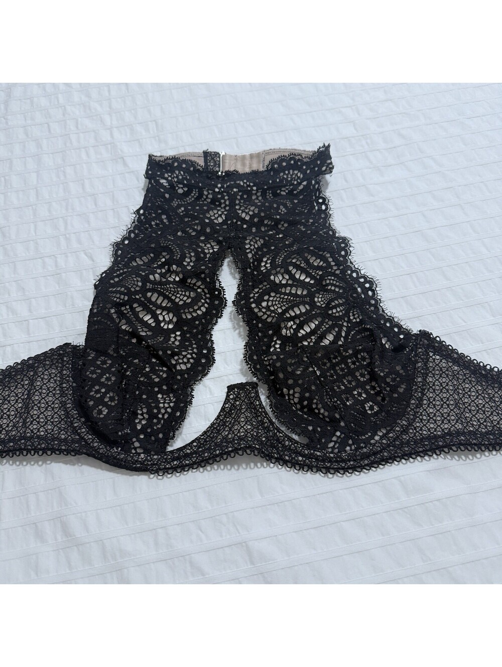 Victoria's Secret Black Lace Keyhole High Neck Halter Bralette Bra Sz 34D - Picture 2 of 9